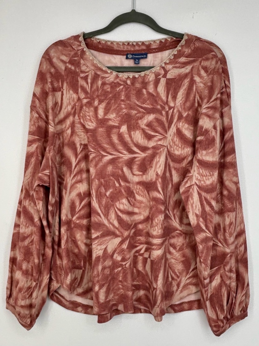Democracy Womens 1X Pullover Knit Top Terra Cotta Pink Tropical Print Super Soft